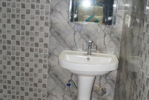 Hotel Ashwini Lodge, Забронировать Отель Отели Майсура с парковкой, рядом с Chamundi Vihar Stadium, Парковка