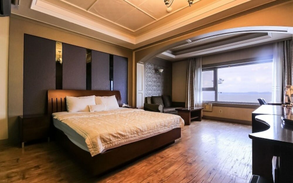 Pohang Yeongildae Beach Hotel