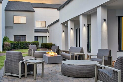 Courtyard by Marriott Memphis Airport, Забронировать Отель Мемфис Теннесси