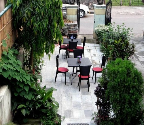 Hotel Celestyinn, Забронировать Отель Отели Покхара с завтраком, рядом с Озеро Пхева, Завтраки