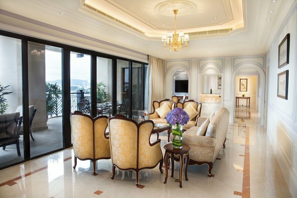 Legend Palace Hotel