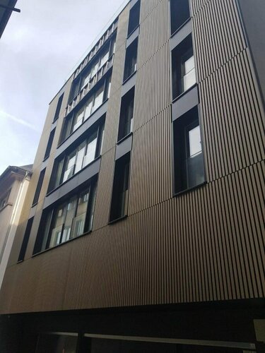 Trendy New & Large 3 Beds, 90m2 in City Center, Забронировать Апартаменты/квартира Отели Холлерих с парковкой, Парковка