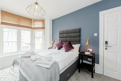 Westland House Guest house, Забронировать Гостевой дом Уотфорд Хартфордшир