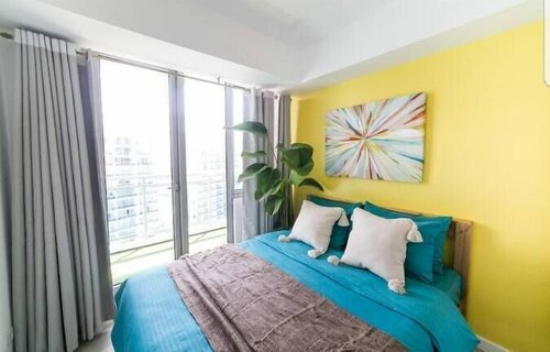 Sabrina's Crib by Azure 2 Bedroom near Airport, Rezerwuj Apartament Hotele w Manila z Basenem, Basen