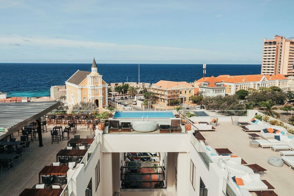Elements Hotel & Shops