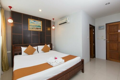 Time Out Hotel Beach Front, Забронировать Отель Патонг-Бич Пхукет