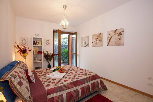 Vista d'Oro Ulivo Apt. 4, Book Lejlighed Perledo hoteller med pool, Swimmingpool