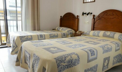 Hotel El Coloso, Забронировать Отель Отели Херес-де-ла-Фронтера с парковкой, рядом с Эмилио Лустау, Парковка