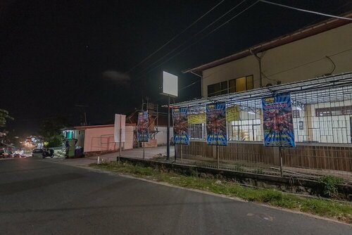 RedDoorz Plus at Bukit Cinta Street Balikpapan, Забронировать Отель Отели провинции Восточного Калимантана с парковкой, Парковка