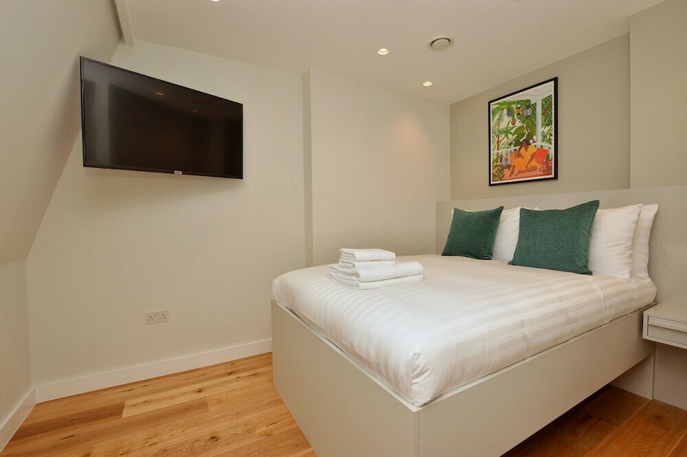 Cromwell Serviced Apartment