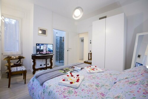 Raimondi Apartment, Забронировать Апартаменты/квартира Отели Комо с парковкой, рядом с Стадион Джузеппе Синигаллия, Парковка