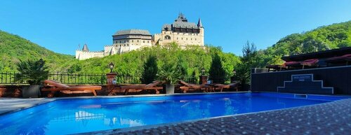 Hotel Karlštejn, Book Hotel Hoteller i Central Bohemia med parkering, Parkering