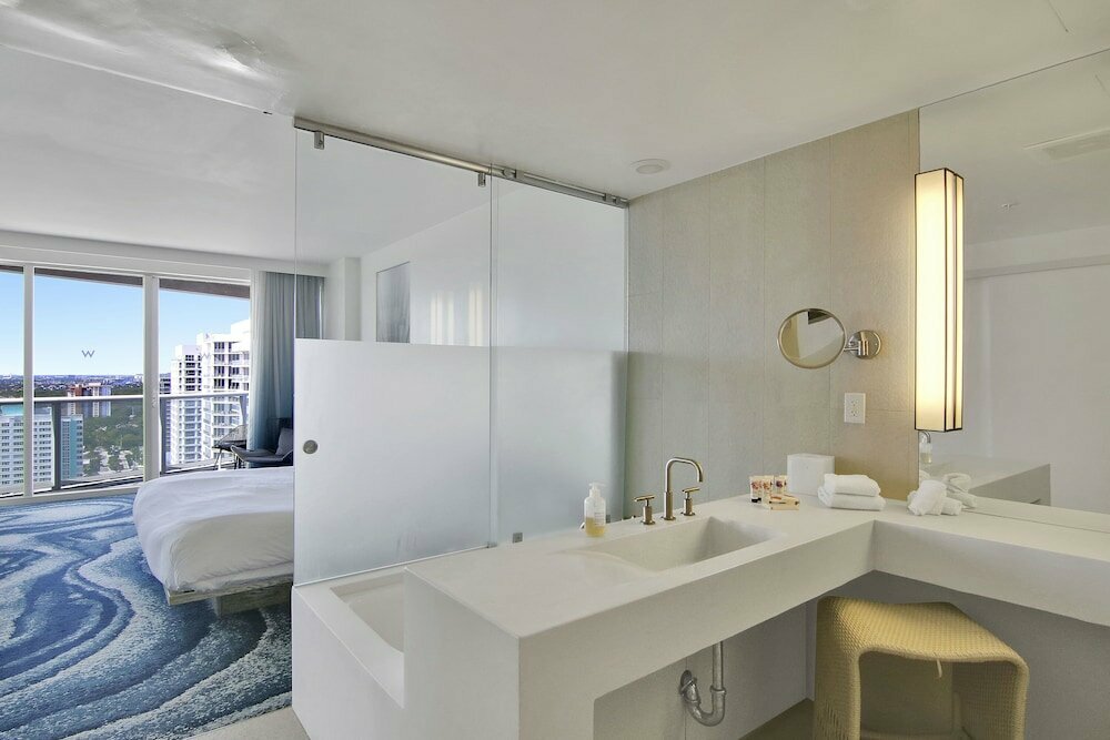 Sapphire Suite Beachfront, Gym + Pool!