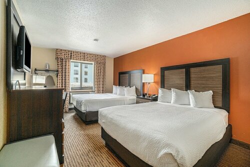 Days Inn & Suites by Wyndham Traverse City, Забронировать Отель Траверс-Сити штат Мичиган
