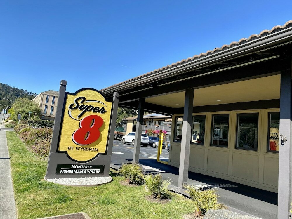 Super 8 by Wyndham Monterey Fishermans Wharf Aquarium
