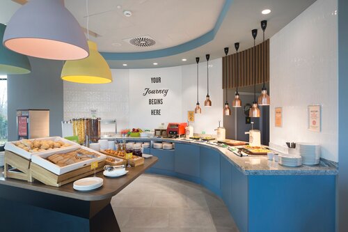 Hampton by Hilton Krakow Airport, Забронировать Отель Отели Звежинец с парковкой, Парковка