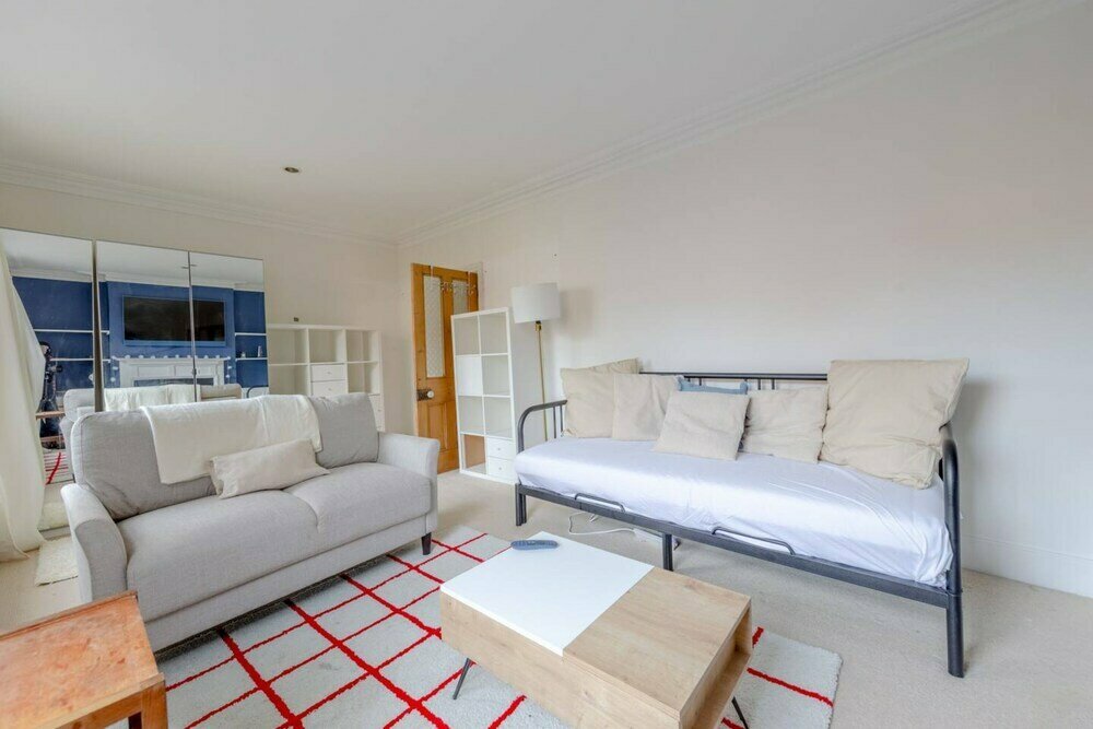 Spacious and Serene 1 Bedroom Flat in Ravenscourt Park
