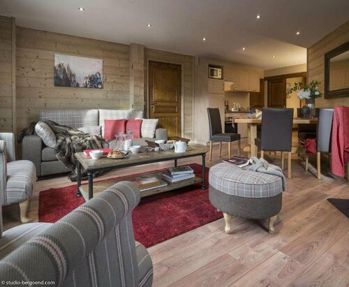Le Hameau de la Sapinière (MEN603), Book Hotel Hoteller i Rhône-Alps med parkering, Parkering