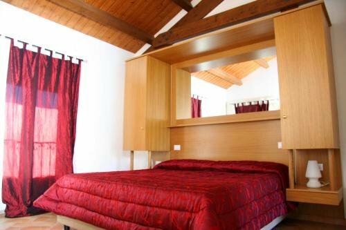 Residence Gli Ulivi, Забронировать Апарт-отель Колли-дель-Тронто Марке
