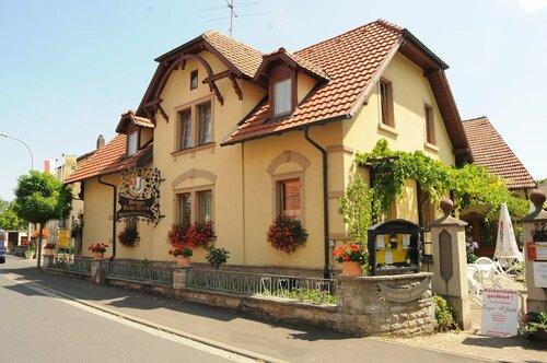 Familienweingut Braun, Забронировать Отель Китцинген Нижняя Франкония