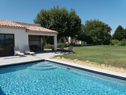 B&B Le Domaine de Tini, Book Bed and Breakfast Hoteller i Rhône-Alps med parkering, Parkering