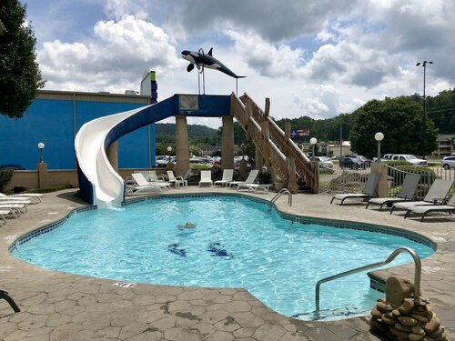Riverchase Lodge, Забронировать Отель Отели Пиджен-Фордж с парковкой, рядом с Toy Box Mini Golf, Парковка