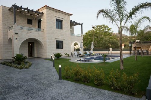 Villa-Azalea, Забронировать Вилла Отели Алмирида с бассейном, Бассейн
