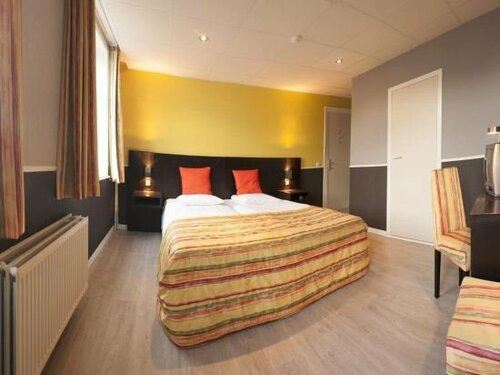 Alpha Hotel, Забронировать Отель Отели Остенде с парковкой, Парковка