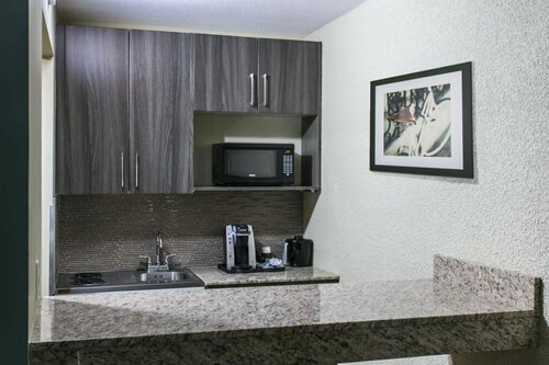 Ramada By Wyndham Edmonton Yellowhead Nw, Foglalás Szálloda Northwest Edmonton Edmonton