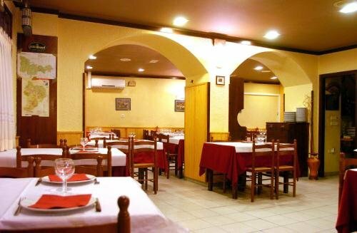 Hostal Les Collades, Забронировать Гостевой дом Отели Сорта с парковкой, Парковка