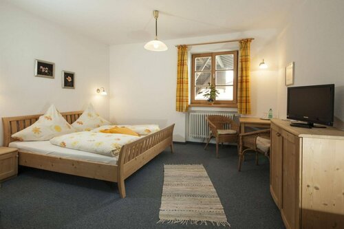 Bernhardhof - Pension, Guest-House & Apartments, Забронировать Апартаменты/квартира Отели Баварии с парковкой, Парковка