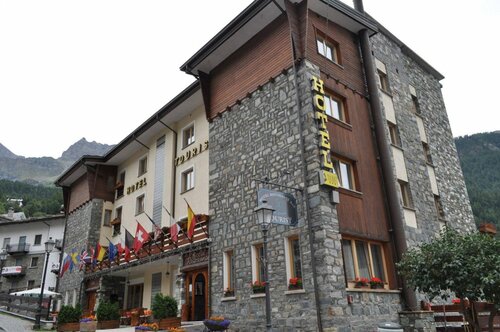 Hotel Tourist, Забронировать Отель Вальтурнанш Червиния