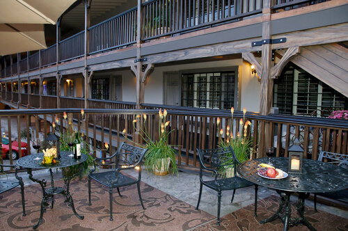 Coachmans Inn, A Four Sisters Inn, Забронировать Отель Кармел Индиана, рядом с Carmel River Lagoon and Wetland Nature Preserve