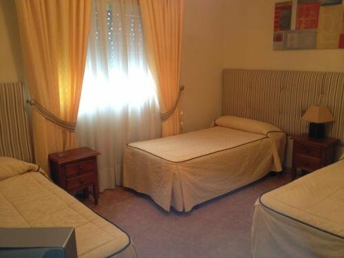 Hostal el Rocio, Забронировать Отель Паракуэльос-де-Харама Провинция Мадрид