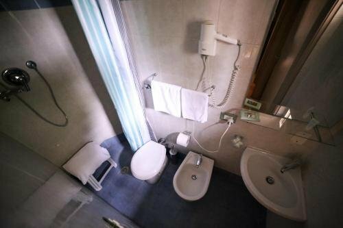Albergo Livorno, Забронировать Отель Отели Кашана-Терме с завтраком, Завтраки