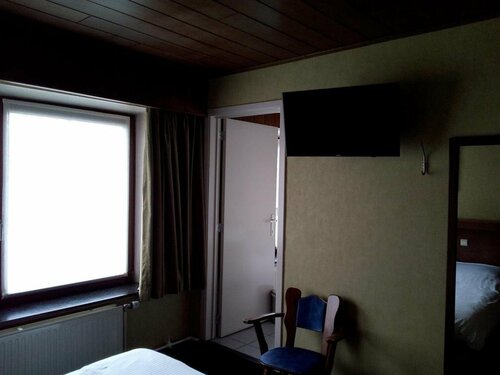 Logis Hotel Du Midi, Забронировать Отель Отели Люксембурга с парковкой, Парковка