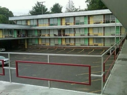 Holiday Motor Lodge Pearisburg, Забронировать Отель Отели Пирисберг с парковкой, Парковка
