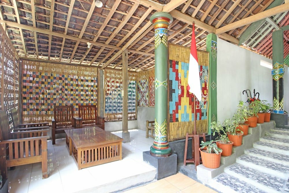 Hotel Ungu by RedDoorz