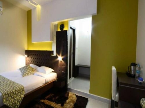 Serenity Inn La Vista, Забронировать Отель Недорогие отели Мадхапур, недорого