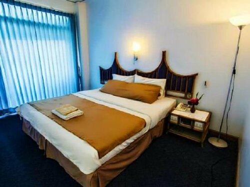 Roseinn Hotel Taphanhin, Забронировать Отель Отели Ban Takrut Chek с парковкой, Парковка