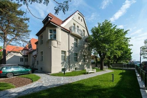 Hotel Eureka, Book Hotel Karlikowo 