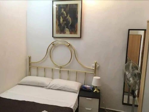Hostal Mont Thabor, Забронировать Отель Старый город Барселона, рядом с Музей современного искусства Барселоны