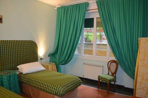 Guest House Genova Holiday, Забронировать Отель Генуя Итальянская Ривьера, рядом с D'Albertis Castle