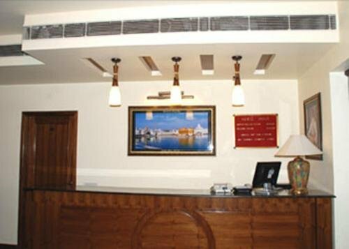 Hotel Indus, Rezerwuj Hotel Hotele w Punjab z parkingiem, Parking