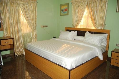 Kastrufid Lodge, Забронировать Отель Уйо 