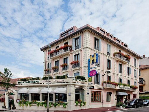 Logis Grand Hotel Du Parc, Book Hotel Hoteller i Rhône-Alps med parkering, Parkering
