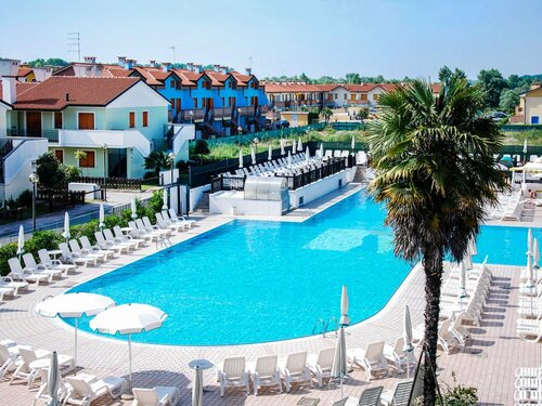 Mediterraneo Villaggio, Забронировать Отель Отели Ровиго с бассейном, Бассейн