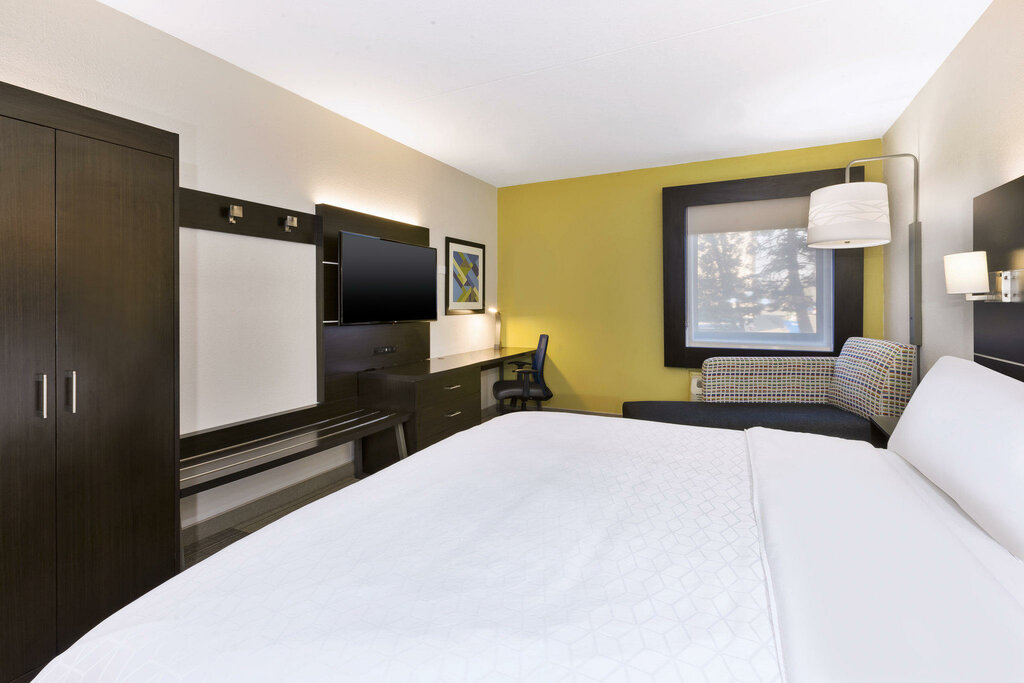 Holiday Inn Express Detroit-Warren