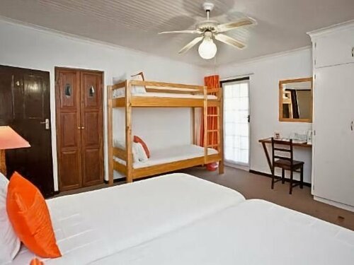 Beit Shalom before known as Best Little Guesthouse, Забронировать Гостевой дом Недорогие отели Klein Karoo, недорогие