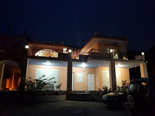 Spacious house with seaview, Забронировать Отель Отели Порто-Рафти с парковкой, Парковка
